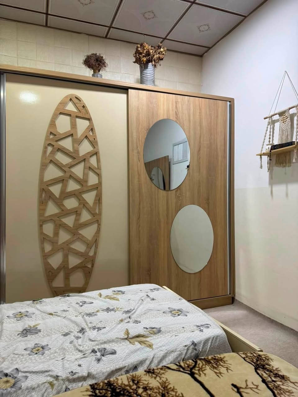 غرفه نوم بدون اي عيب بدون دوشك
350
***********
