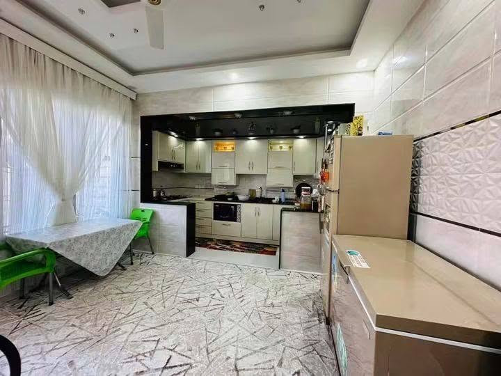 للبيع دار جاهز فول مساحه 200متر تجاه شروق 
الدار حديث جاهز للسكن حي الفلاح الاولئ نهاية شارع الملعب على جه اليسار
***********
