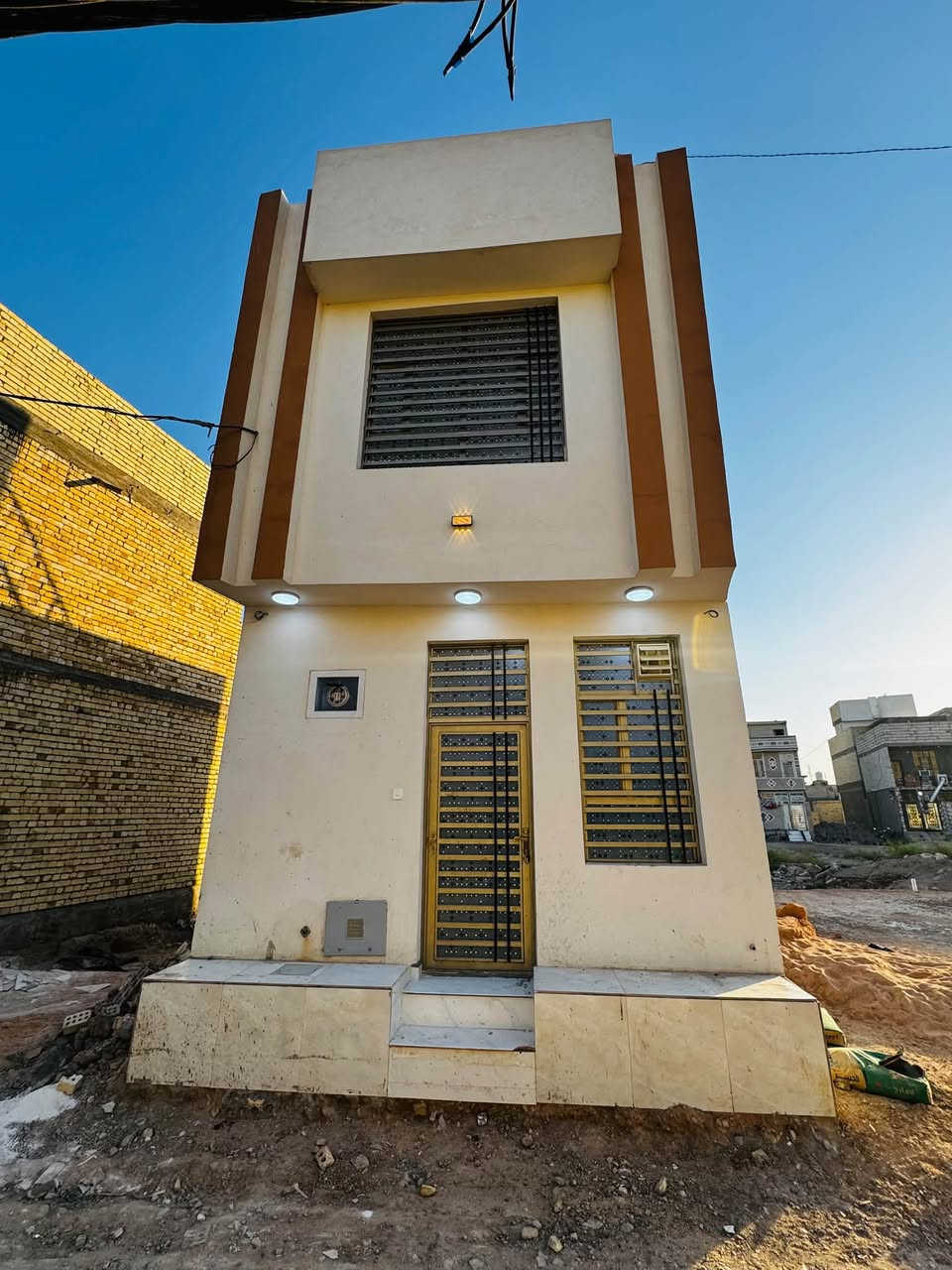 فرصة ذهبية وبسعر مناسب جداً في كربلاء المقدسة! 🏡✨
بيت بمساحة عملية واقتصادية، مناسب جداً للسكن الفوري أو الاستثمار.
📍 الموقع: كربلاء - حي الإمامين
📐 المساحة: 50 متر مربع
📜 النوع: طابو زراعي (سند 25)
💡 الخدمات: متوفرة بالكامل (ماء، مجاري، كهرباء)
💰 السعر المطلوب:56 مليون دينار عراقي
للاستفسار والحجز أو لمعاينة البيت على الطبيعة، يرجى مراسلة الصفحة أو الاتصال على الرقم:
[***********]
