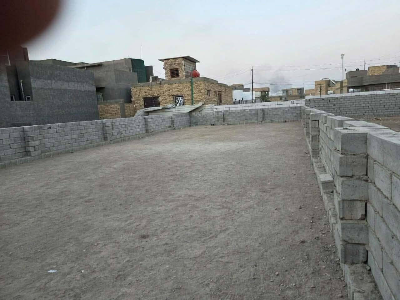 عرصة للبيع..
المساحة 310 متر مربع..
رقم القطعة 7\2
رقم المقاطعة\ 1
اسم المنطقة /ام الخيل الثانية
جنس العقار طابو صرف عثماني الاسود (الارض غير عائده للدولة ملك صرف عثماني) .
الابعاد العرض 11 متر.
الطول 27.5متر ...  معاملة تغيير جنس العرصة من زراعي الى سكني كامله بالبلديه
العنوان.
ام الخيل الثانية  الطريق الاول على طريق شارع المسبح خلف سكة القطار تبعد 100 متر عن السكه
الطريق الثاني من خلف مطعم حياوي
 خلف كلية الاداب القديمة تبعد 300 متر عن مطعم حياوي
تم اكمال تأهيل شبكة الكهرباء والماء تم اكمال المجاري ومجاري تصريف مياه الامطار يتم حاليا تصفير الشوارع للمباشرة بالتبليط  ..  العرصه مسيجه سياج بلوك من اربع اضلاع
العرصة بإسمي مداور بالتسجيل العقاري  الاتصال على الرقم *********** او مراسله على واتساب
