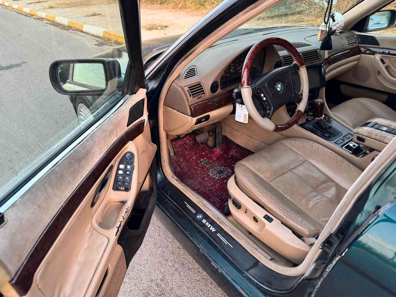 بە ناوی خوای گەورە 
                                                        BMW 728i  1996 
ئاڕمی پلاستیکی هەولێر
بە شەرتی ئاڕم و ئەوەلیات و غەرامە 
گێر و مەکینەی بیلاد تاک دیجیتالە
گێر و مەکینە و ئەکسلی بەشەرت 
تەقە و ڕەقەی بەشەرت کارەبایی بەشەرت تەبرید سارد و گەرم تەبرید دەبڵ زۆن و لەمس ناو زەرد کوشن جڵد و هیتەر و کارەبایی کەلە کارەبایی چوار جام کارەبایی و ئۆتۆ ئاوێنە کارەبایی سوکان ڤۆلیۆم حاسەی دواوە و تەحدید سورحە و تراکشن و سلاید شوشە
 
شوێن هەلەبجەی شەهید 
سعری ٤٦ مەجالێکی برایانە  
*********** واتساپ لەسەرە حلبجة, السليمانية
