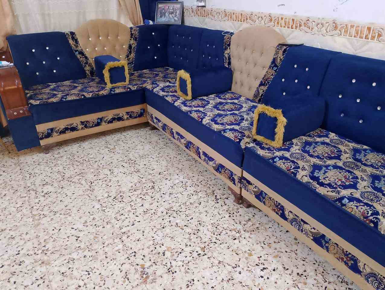 السلام عليكم تخم للبيع مفصل تفصال يعني مو من هذا السوكي كله بلوك بلاويد 8مقاعد يعني 16متر كربلاء الحسينيه ***********
