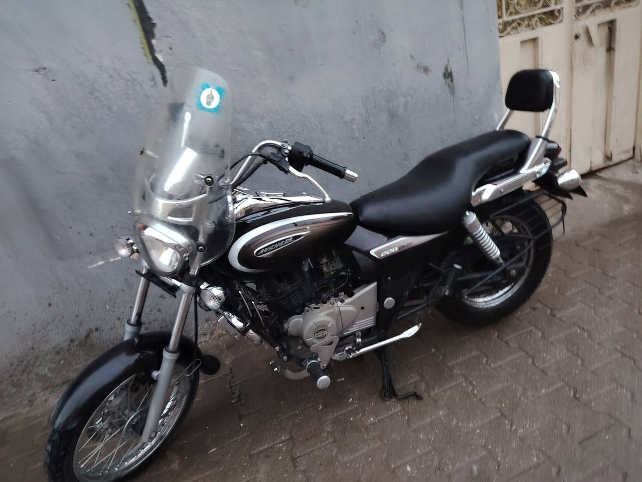 افجر كروز باجاج هندي 2018 محرك 220cc تبريد دهن ماشيه ٢٨الف فقط علا وضع الشركه (رقم بغداد) بأسمي هزه وسنويه جديده( مليونين )نهائي (*********** )بغداد المنصور

