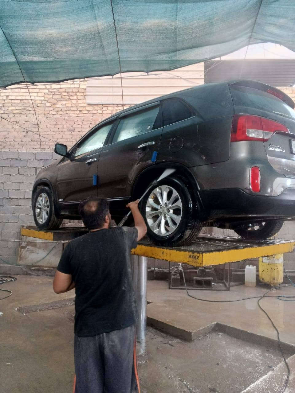 "أهلاً بكم في محطة الأخوين لغسيل السيارات!
نقدم لكم خدمات متكاملة تشمل غسيل السيارات، والغسيل السفلي بالجكات الهيدروليكية، وتبديل الزيوت، وغسيل السجاد بأعلى جودة.

📍 العنوان: [شارع الأربعين قرب أبو علي الشمري]."
