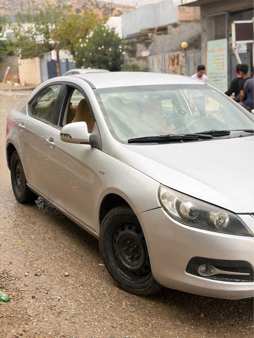 جاکی مۆدێلی 2012
مەکینە گەورە و مەکینە زنجیر مەرغوبی بازاڕ
بێدەعم و لێدران و بێبۆیاخ
سەنەوی تازەیە
تەحویل و غرامە بەشەرت
حاسە و و ئاوێنە کارەبای 
گێر عادی 
52$گەڵا سعری بێ سەرەتایەک
*********** السليمانية, العراق
