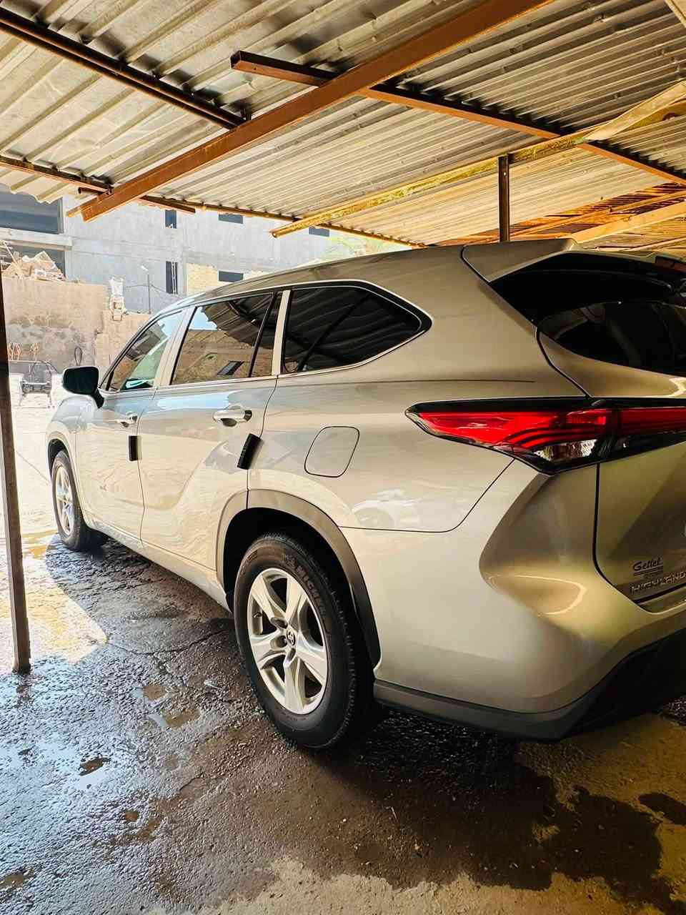 السلام عليكم 
تيوتا هايلندر 2023ماشيه 67 منفيس باسمي تترقم اي محافظه 
السياره مكفوله كفاله عامه مغلفه ppf 
مكينه كير حداديه كفاله تبريد ثلج 
فئهLE نص فول 
السياره جديده ومال جناي بلعافيه علياخذه السعر 275وبيها مجال حك الجيه الاتصال *********** مكاني بابل القاسم
