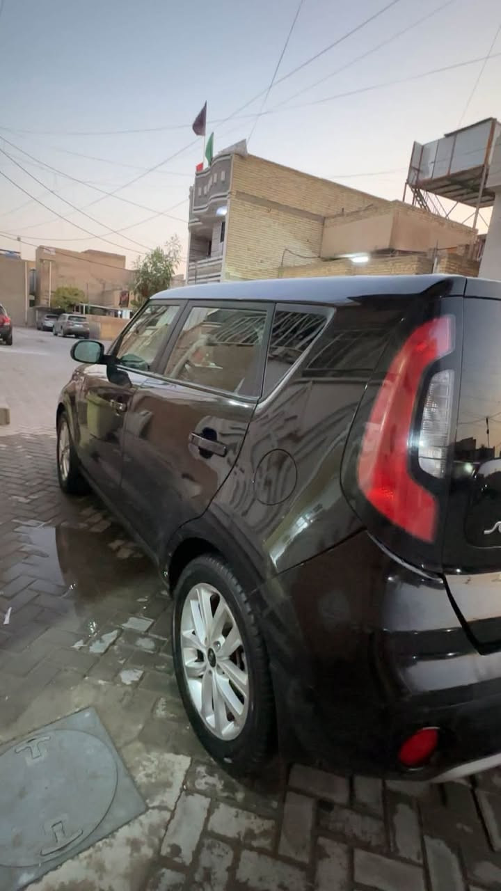 كيا صول 2019 محرك 2000 GDI
وارد كندي ماشية 120 الف كيلو متر صور الحادث موجودة بالمنشور 
المحرك مفتوح 
المواصفات : 3 انظمة قيادة ايكو ، سبورت ،نورمال ،مثبت سرعة،تحكمات ستيرن، كشنات تدفئة، تدفئة ستيرن، مانع انزلاق.
السيارة جاهزة من كلشي تبريد وصدر ومحرك.
رقم سليمانية باسمي تحويل مباشر
السعر 100 وبيها مجال بسيط
المكان الزعفرانية شارع المعهد
رقم الهاتف:***********

