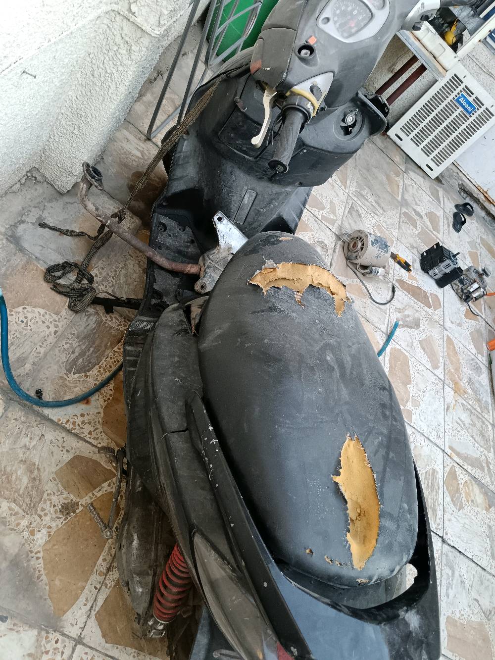 دراجه سكنس نثيه للبيع دراجه طافيه يعني ابيعلك كوم حديد سوجه ضايع بس ربطه جطل دراجه انكطع عندي الوير مال لبلك من كوين انكطع دراجه تشتغل تريد جيب وياك كوين مال لبلك وتشتغل مكينه مابيه شي بس دراجه انتركت لان اشتريت سياره وعفته السعر ٢٠٠ وبيه مجال مكاني الشعب الرقم واتس ***********