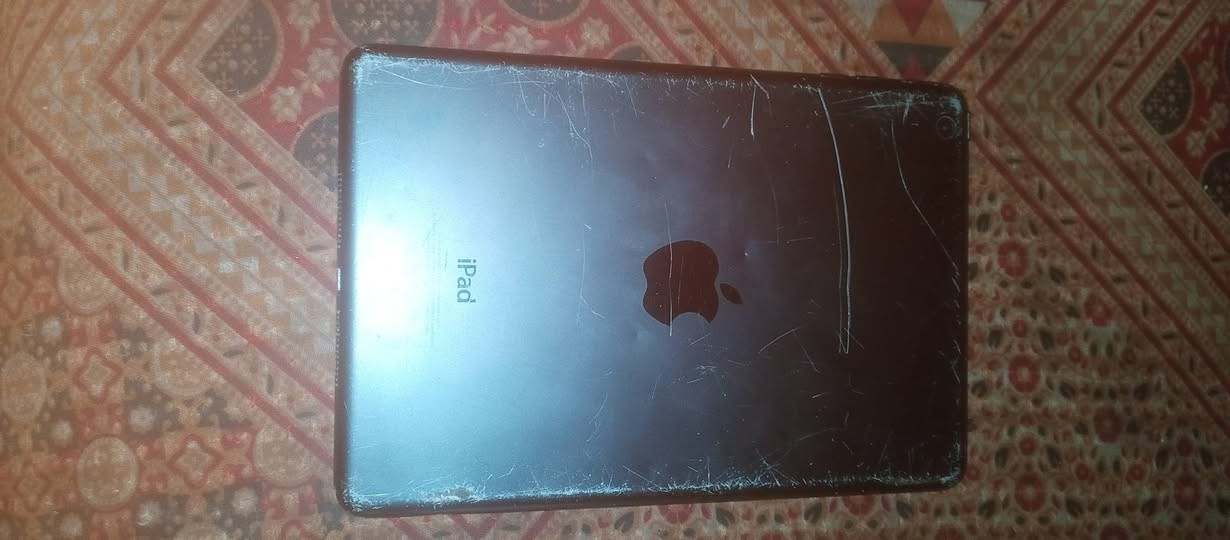 iPad Mini 1
ذاكرة 16 
مبدل لمس اصلي وكاله 
يفيد للقارية 
او للطفال 
سعر 30 
مكان بغداد سفير العبيدي 
تواصل خاص او واتساب ***********
