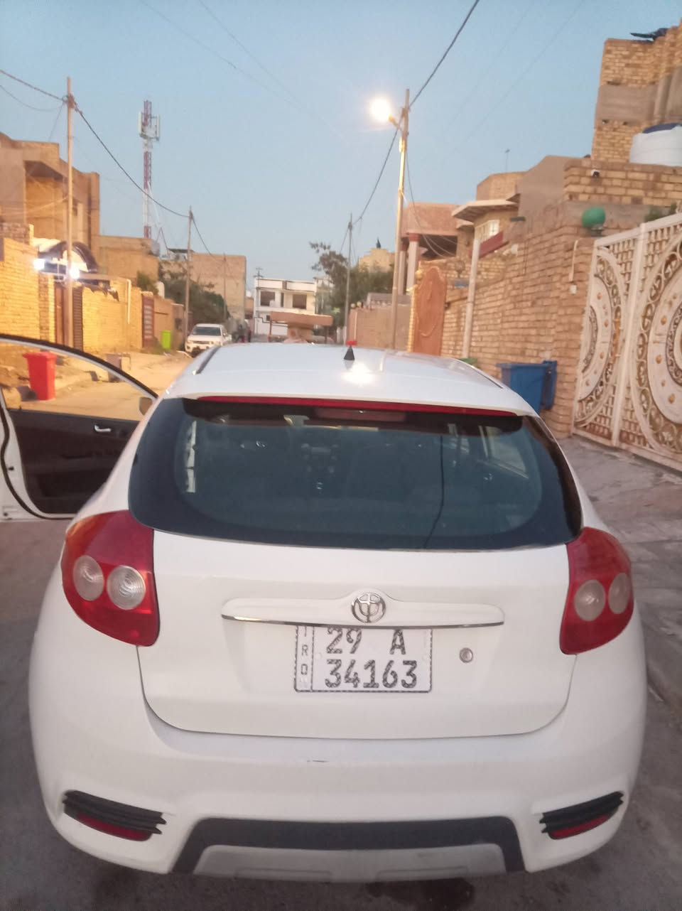 مكانها واسط حي الجامعة
السيارة مكفولة عدا هذا الصبغ الموجود بالسونار 
ماشيه 144
السعر 45
***********
