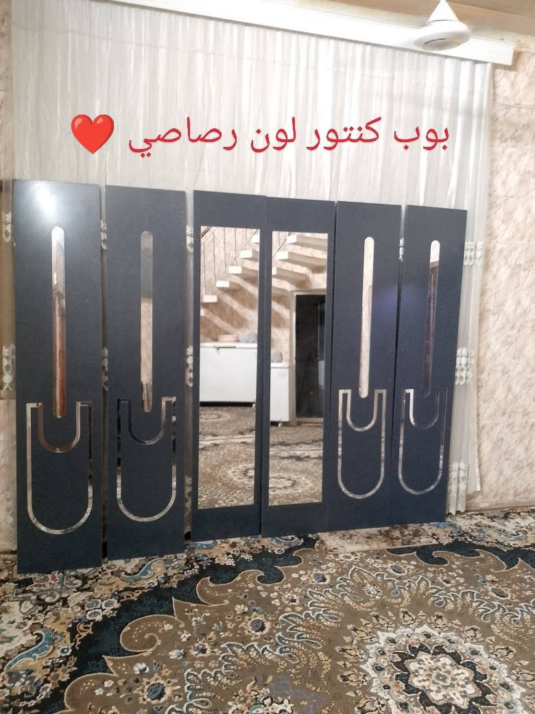 غرفة نوم موديل حديث شغل يد تفصال نجاره سلمانيه على شكل تركي مفصله 5قطع ويا دوشك درجه اولى 6قطع كنتور 6 باب عرض3متر اله شويه عمقه 60 ارتفاعه مترين ونص قياس سرير 180/200  غرفه تكمه لون رصاصي كولش حلو صاحبه مفصله مليون 450الف هسه معروضه ويا توصيل وشد 525الف العنوان كلار كلمن يرده يتصل على الرقم ***********
