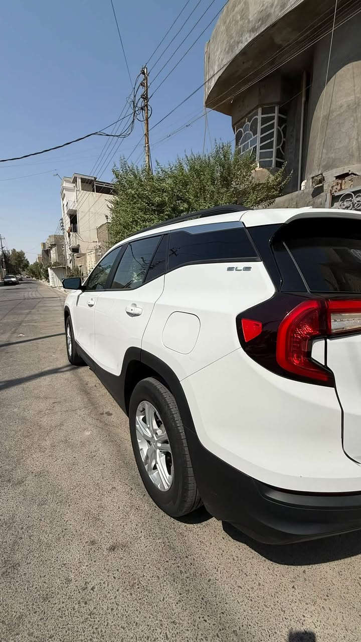 سياره جاهزه وكامله من كلشي اي نقص ما بيها 
مبدل بيها مدكر نفس لون والبنيد مصبوغ نفس لون السياره رقم بصره خصوصي 
السعر 170 ورقة 
الرجاء الاتصال على هذا الرقم متوفر واتساب 

+964 770 313 2523

من ساعه 9 صباحاً الى ساعه 12 
من ساعه 4 عصراً الى ساعه 11 ليلاً

المواصفات sle
* فرملة طوارئ أوتوماتيكية
* تحذير الاصطدام الأمامي
* المحافظة على المسار
* تحذير مغادرة المسار
* فرملة للمشاة أمام السيارة
* مؤشر مسافة المتابعة
* أنوار أمامية أوتوماتيكية عالية IntelliBeam
* ABS على العجلات الأربع
* كاميرا خلفية
* مراقبة ضغط الإطارات 

 الداخلية والتجهيزات
* شاشة GMC Infotainment
* Apple CarPlay
* Android Auto
* Bluetooth
* نظام صوت 6 سماعات
* مقاعد أمامية Bucket
* تشغيل بزر
* Electronic Precision Shift
* مقاعد خلفية قابلة للطي 60/40
* منفذا 12V
* Active Noise Cancellation
* زجاج أمامي صوتي/عازل للضوضاء
* إضاءة LED أمامية وخلفية.

