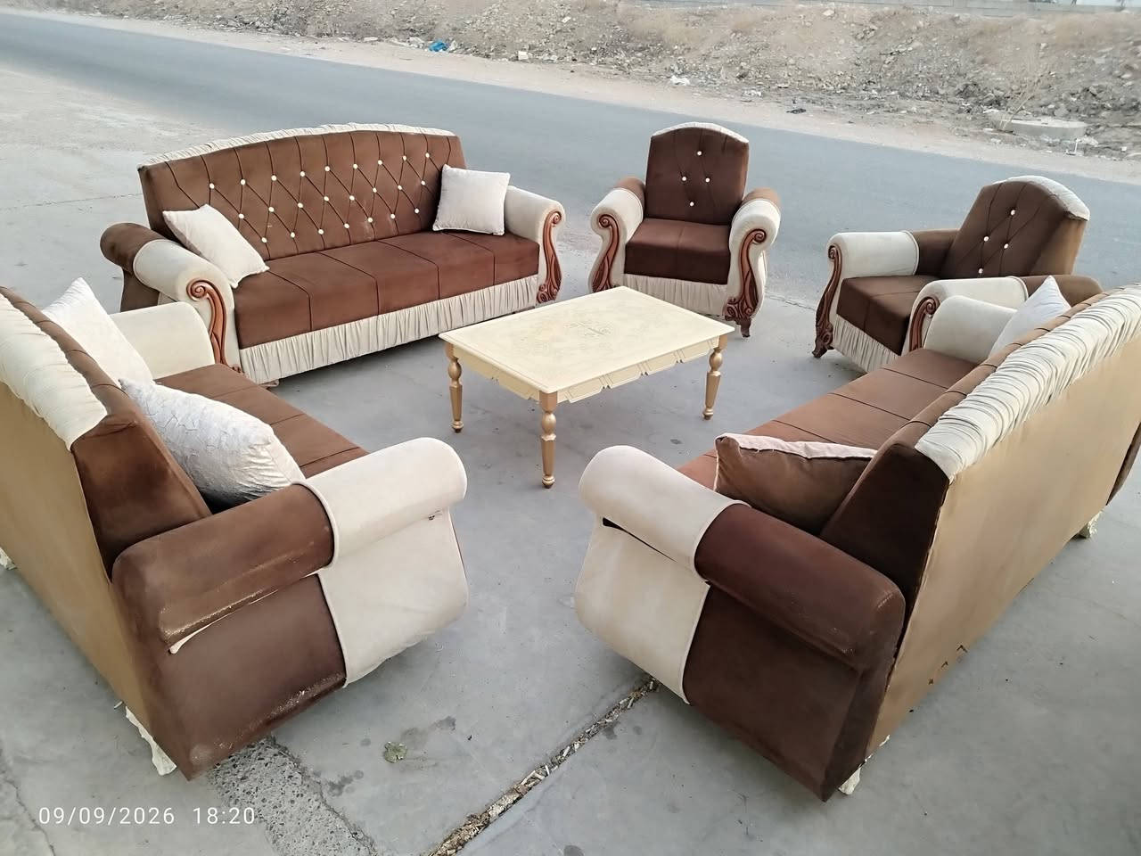 سعر ٢٧٥ 
..
🌷🌷 مزاد عبدالله الجاف🌷🌷

اي شي غراض عدكم للبيع دزو علا خاص او واتساب 

🌷مزاد عبدالله الجاف 🌷 نشتري كلش أغراض منزلي عليك فقط ادز صور غراض..... قنفات.. ديوان.. غرفه نوم.....
***********
📞📞📞☎️ فايبر واتساب أيضا
عنوان 🚚🚚🚚🚚 خانقين انواء جويه شارع مستشفى خلف مركز شرطه
