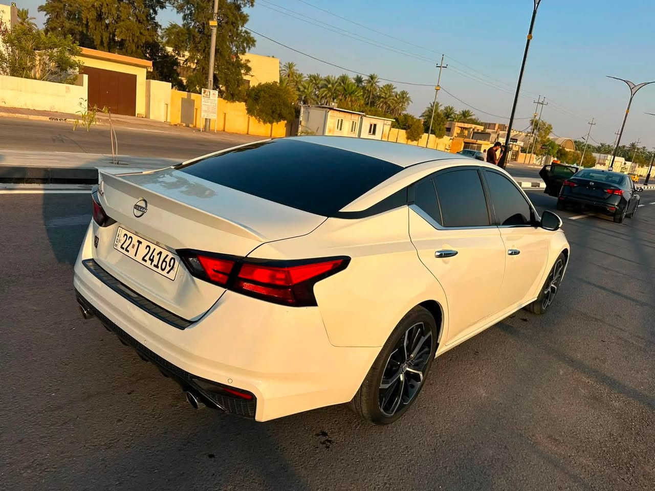 للبيع التيما 
السعر 148 بيها مجال بسيط 
***********
موديل 2023 
الون ابيض 
بدون ايرباك 
تحكم ستيرن 
تثبيت سرعه 
رادار 360 درجة 
تشغيل عن بعد 
بصمة تشغيل 
ماشيه 49 
حجر بلادي 
لايتات بلادي 
كير بشرط 
مكينه بشرط 
ويل SR 
حداديه امامي خلفي جديد 
رقم سنويه هزه براد جديد تحويل وكاله بشرط 
جاملغ بونيد بدون دواخل بدون ايرباك بشرط 
جاملغ خلفي كلير امريكا 
سونار ورقم الشاصي موجود بلمنشور 
1N4BL4BV6PN345455
مكان السياره ديالى خانقين

