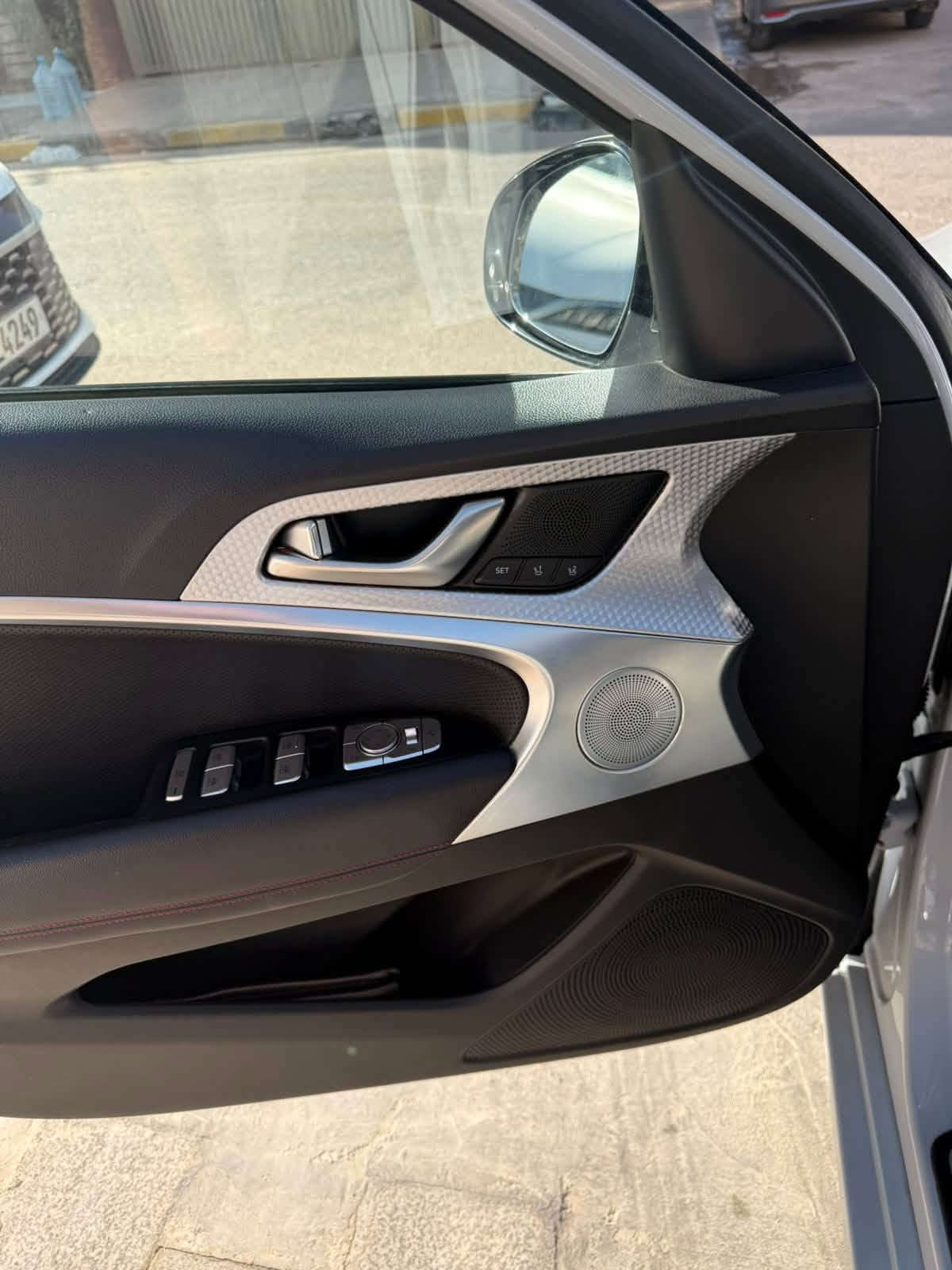 جنسيز G70 • V6 توين تيربو • دفع خلفي