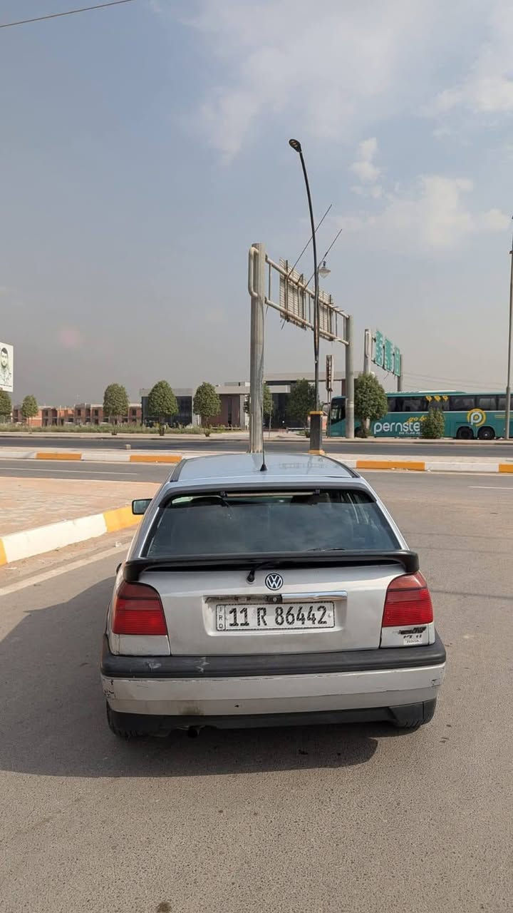 گولف موديل 1993 گير اوتماتيك مكينه بلاديه كفاله عامه من ضربه وصبغ والخياس سيارة حلوه خير من الله سونار موجود تايرات جدد دوشمه جديده الموشراي لا يكسر مكان نجف وتواجد بغداد  *********** متواصل على وات ساب والمبايل 
سعر  40 او بيه مجال
