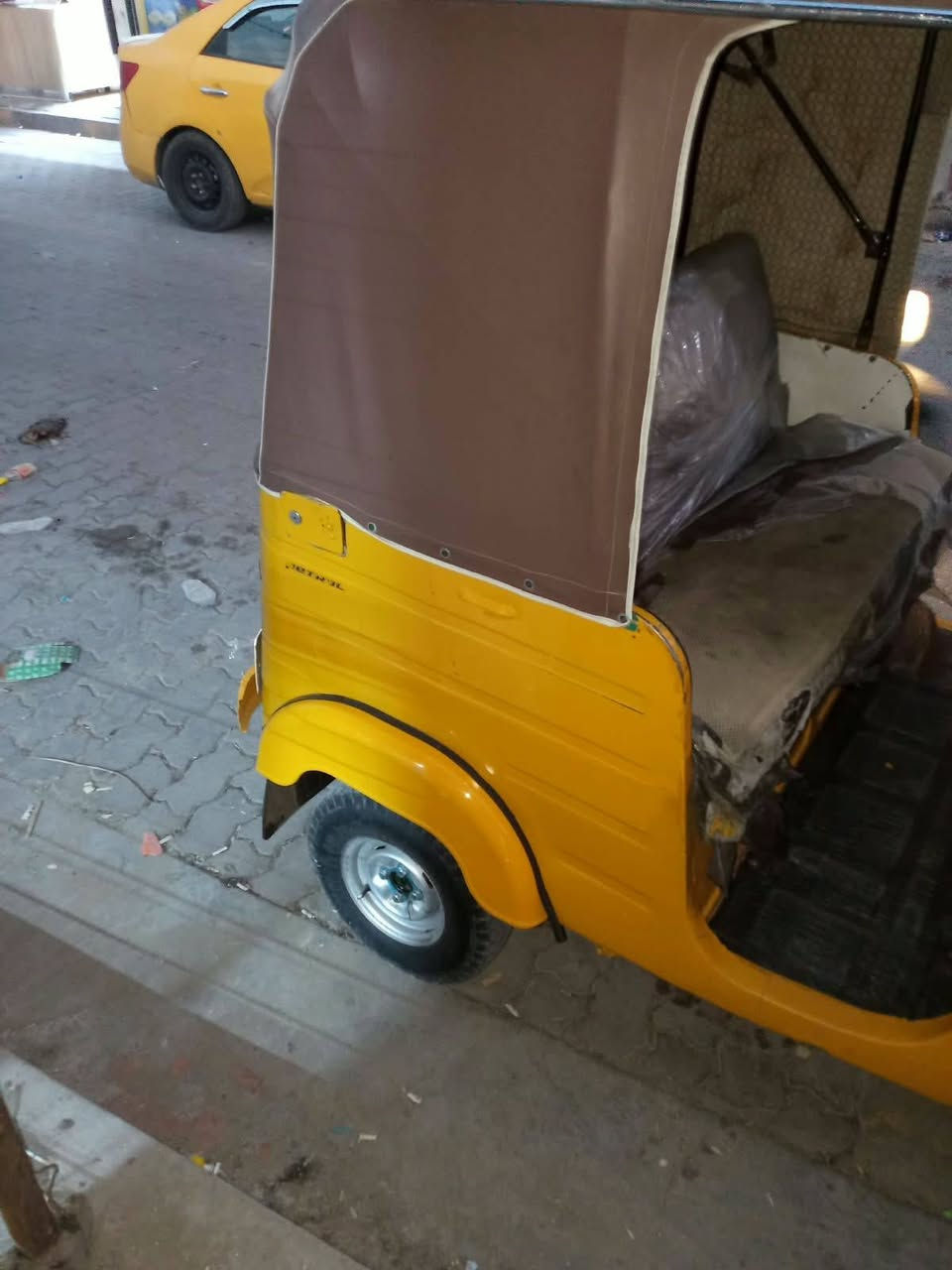 سلام عليكم تكتك للبيع رقم سنويه بسمي مديل ١٧ بيه صبع التكتك كامله مابيه اي نقص من كهربايته كله شغاله مكينه ناعمه تخم تاير جديد وعارضه ٦ ملايين وبيه مجال رقم الهاتف ***********

