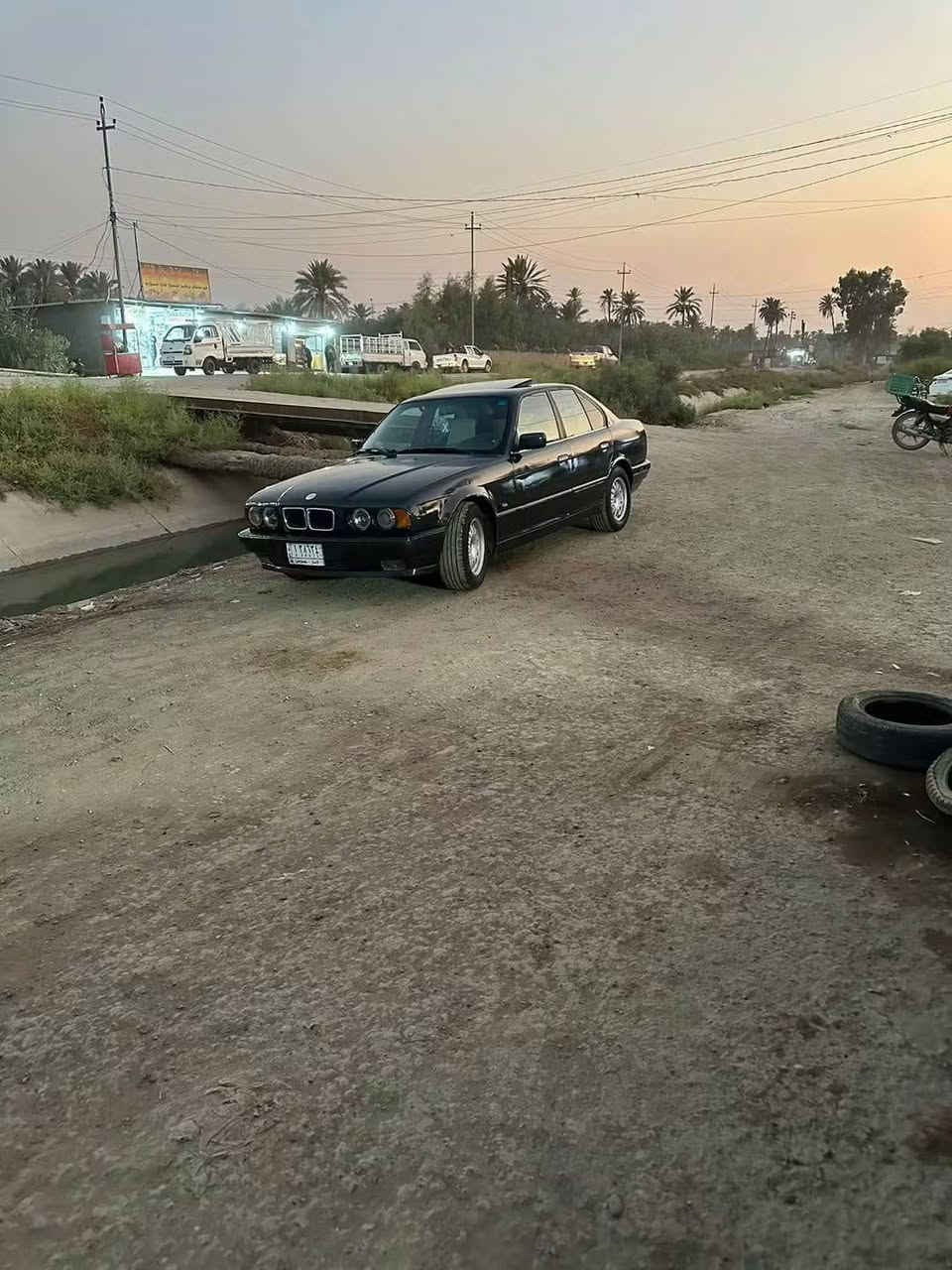 سلام عليكم عندي بي ام حجم 525 موديل 91          سيارة جاهزة سنوية ماساقطةالسعر 40 اوبيها مجال مكاني كربلاء طويريج رقمي ***********
