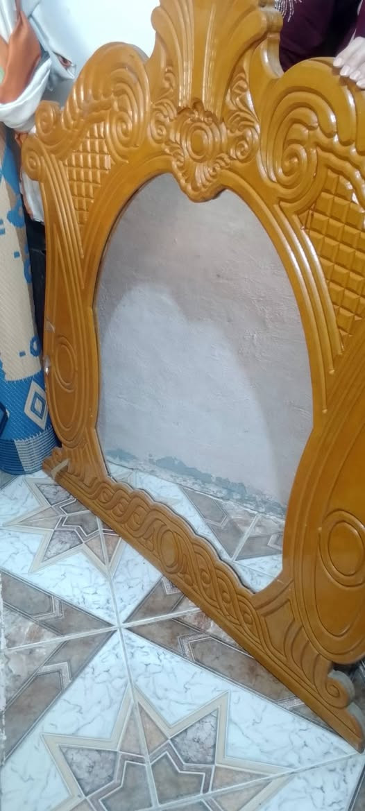 سلام عليكم عندي غرفة اخشاب جديده كنتور خمسه طلاقات والله اخت الجديده مامستعمله مامشدوده خشب تكمه صاج السعر ٧٥٠اللستفسار***********مكاني بغداد مدينه الصدر
