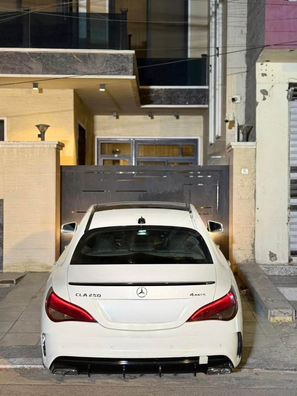 للبيع مرسيدس CLA 250 
موديل 2017
فول مواصفات AMG أصلي 4MATIC
السيارة كاملة وما بيها نقص
داخل جلد اسود بلاد سبورت
كشنات رياضية تبريد وتدفئة
فتحة بانوراما
شاشة كبيرة ويا ماوس
شفتات ستيرن
وضعيات قيادة سبورت وايكو
تحكم ستيرن وستيرن كهربائي
رادارات + تنبيه مسار ونعكاس
بصمة + كروز كنترول
حساسات أمامي وخلفي
كاميرا 360
مرايا كهرباء ويا إشارة
لايت دبل عدسة + LED
السيارة بدون حادث بدون شاصي بدون ايرباك
صبغ قطعتين فقط تجميلي ودعاميات فقط (خدوش)
صيانة كاملة (زيوت، تايرات، بريكات)
محرك وكير شرط
شرط تحويل
الموقع بغداد السيدية
الــسعـر اتصل على الارقام
***********
***********

