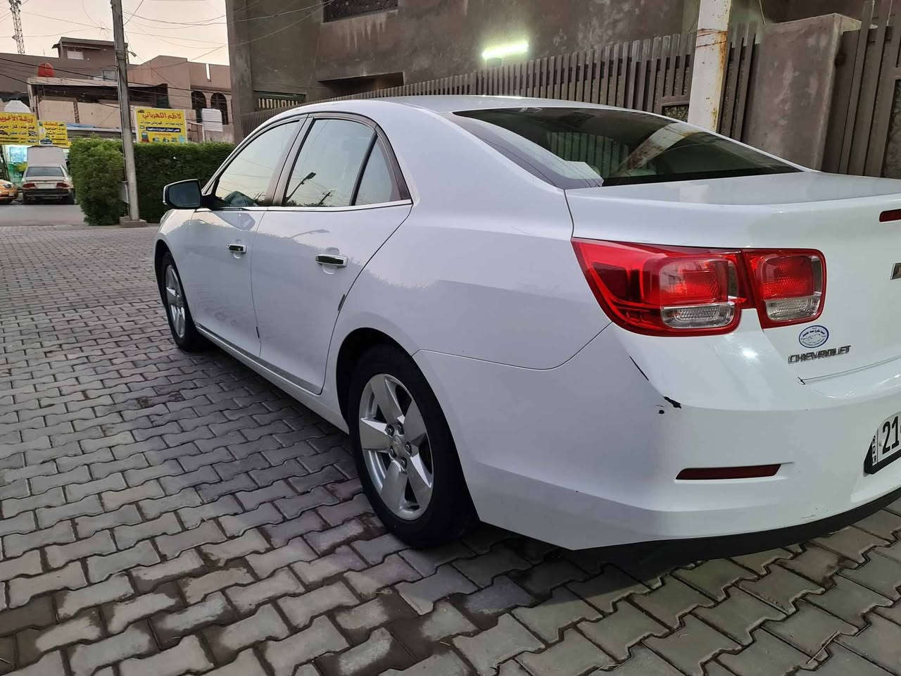 سلام عليكم ادور مراوس بحيب كومباس وانطي فرق
ماليبو خليجي وكالة المنصور كفاله عامه باسمي 2400 
***********
مكاني بغداد
