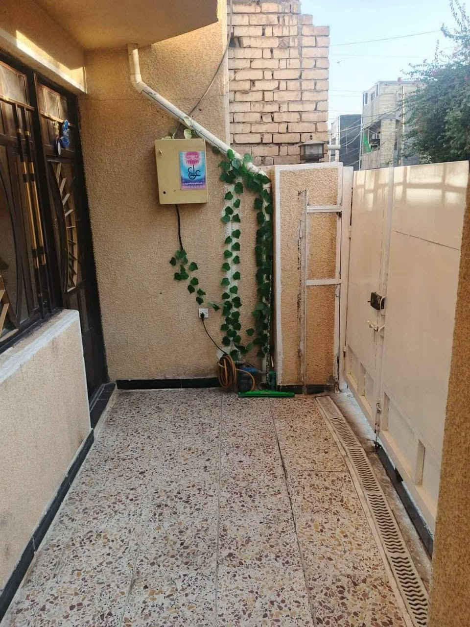 دار للبيع في حي البساتين شارع احمد الوائلي المساحة 100متر 10في 10 طابو زراعي سند 25 قرار محكمة *********** بغداد, العراق
