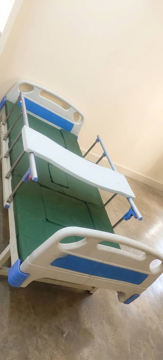 السلام عليكم
سرير طبي خمس حركات مع تواليت (ميكانيكي) نظيف للبيع مكاني بغداد للاستفسار ***********
