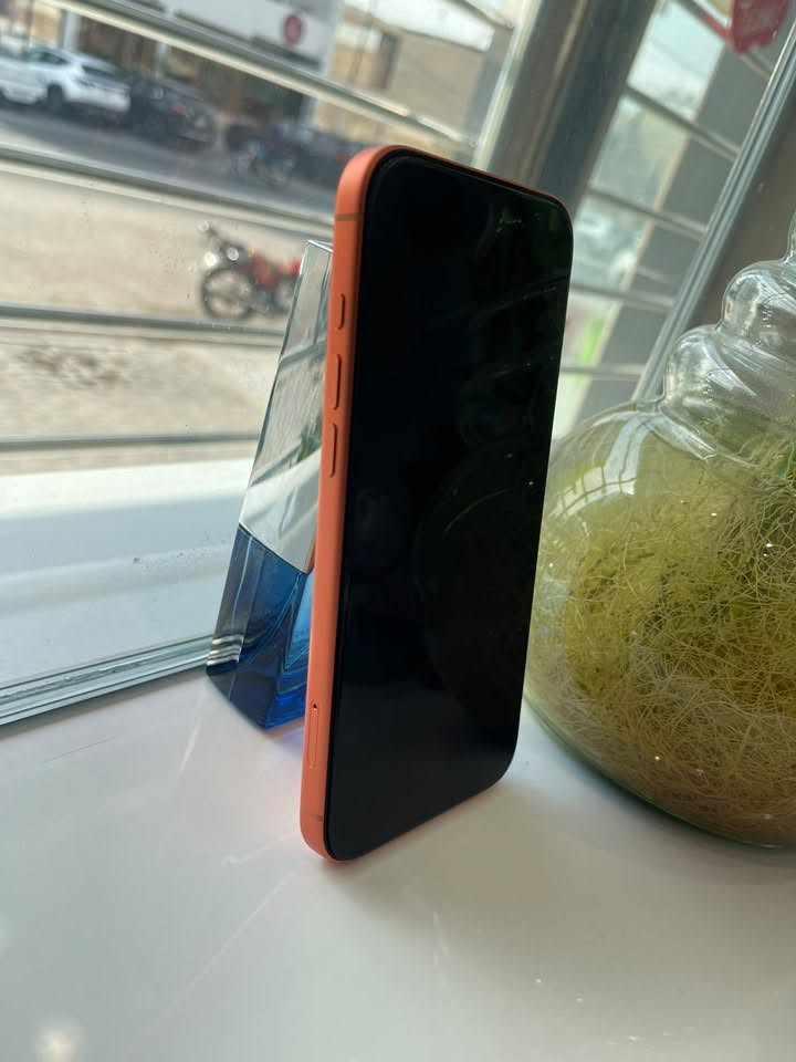 ايفون 17 pro max
بطاريه ٩٩
نضافه ١٠٠ 
شرق اوصط ذاكره ٢٥٦ شريحه 
لون برتقالي 

بس صدعه بشاصي من وره كلش خفيفه ممبينه 
سعر ١٧٩٠ 
*********** فقط بيع موجود واتساب
