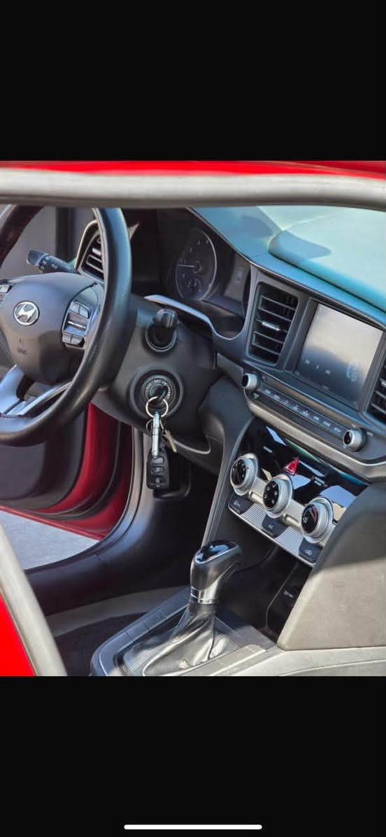 السلام عليكم
🚘 هيونداي النترا 2020
🔴 لون أحمر  
🔥 تدفئة مقاعد  
📍 ماشية 130 ألف كم  
📷 كاميرا خلفية  
📱 Apple CarPlay / شاشه جبيره
مكينه 2000 دوش 
كير اي تي

🔴🔴🔴 السياره رقم اربيل الجديدد تحويل ثاني يوم 

السيارة وارد أمريكي، بيها ملاحظات بسيطة من حادثها الأمريكي، وتحتاج بولش وترتيب بعض الأمور.  
الميكانيك جاهز: مكينة، گير، صدر وكلشي تمام، والسيارة جاهزة للفحص.

📍 المكان: بغداد  
💰 السعر: 120   
📞 للاستفسار: ***********
