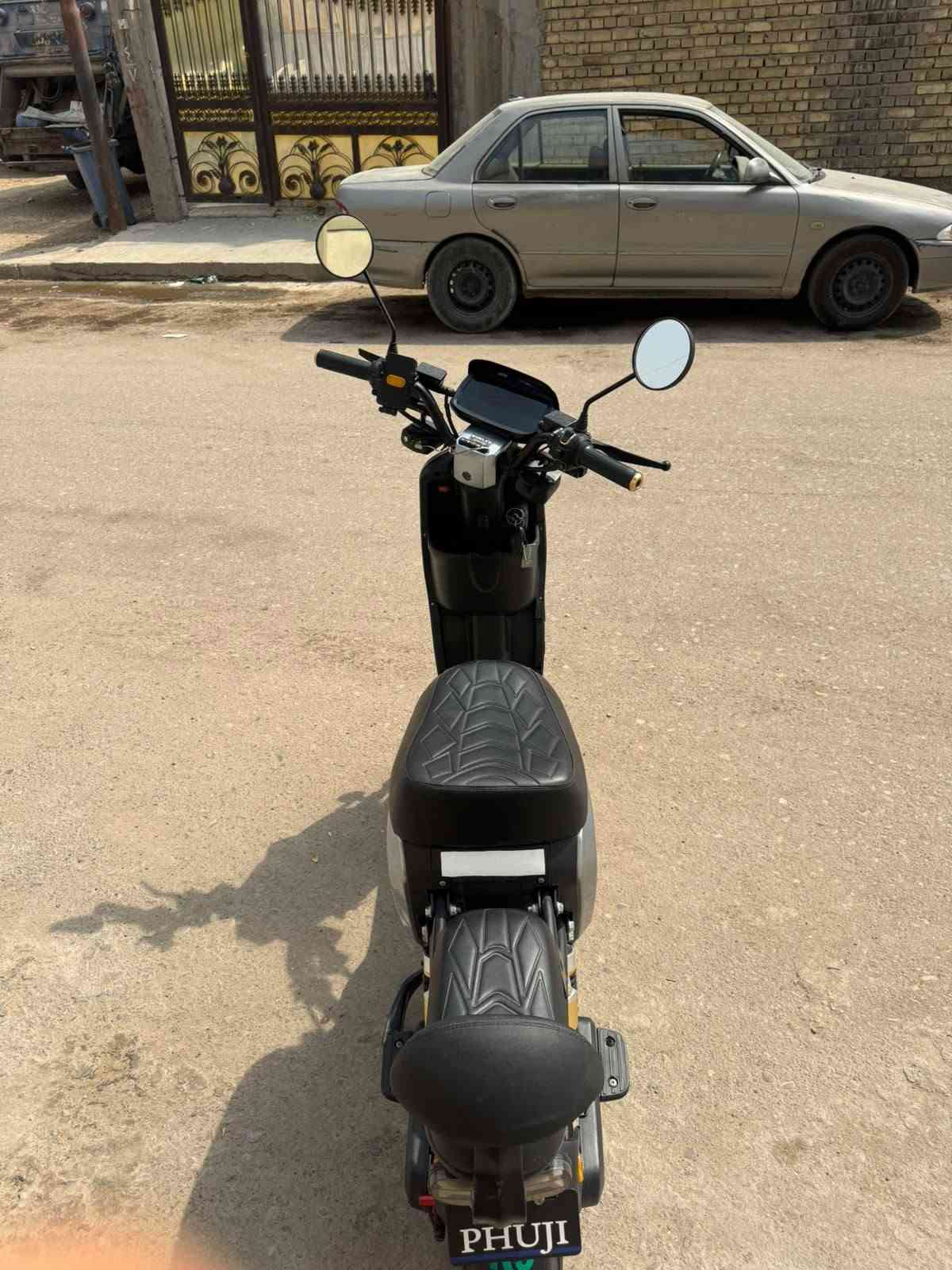 السلام عليكم دراجة شحن للبيع نوع R9
الموديل 2026 الشكل الجديد 

5 بطاريات جدد  الازغار 16 امبير 

نضام p 

نظام R رجوع إلى الخلف 

تشغيل عن بعد 

انذار ضد السرقه 

منفذ يوبيءس 

لايت عالي وناصي 

اشاير يمنه ويسرى 

دبل اشارة 

4 نمر سرعه حقيقي 70 

حساسات بريك امامي وخلفي 

هورن 

بلوتوث 

سويج  2 +  بصمه 1 +  كارت 1

الدراجه جديده بمعنى الكلمه استخدام شهرين فقط 

مكاني / بغداد / البلديات 

السعر 400 وبيها مجال للشراي 

(ملاحظه :  اقره المنشور قبل لا تتصل )

الاستفسار ***********
