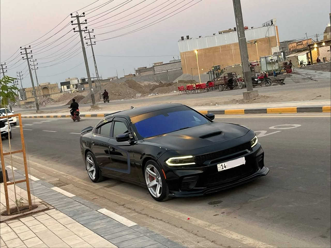 سلام عليكم السعر جوه سوك( 155) اوبيه مجال محتاج من رخصه الادمن البيع ( دوج جارجر R/T بلاك توب موديل 2017 اصل اصل رقم بصره الدولي سنويه وهزه جديده تحويل ثاني يوم سنويه ل 31 السياره جديده وجاهزه حادثه جاملغ وبنيد بدون دواخل السياره حلوه وجديده
مواصفات السياره سياره عليه نصبه فد شي بالشارع 
1/ مكينه وكير 5700
2/ تبريد منضومه جديد
3/ تخم تاير مع ويل نجمه خسفه قويه
4/ كشنات مخمل حضن تدفئه تبريد
5 / حداديه امامي خلفي جديده💯
6/ كير طياره 8 نمر
7/ منضومه زنون
8/ جامه اماميه بلورايز
9/ كاميرا خلفيه
10 / تحديثه وايد بدي بدون نفخات كامله
11/ صوت رياظي طرب 
وباقي مواصفات السياره معروفه والسياره جديده وجاهزه من كلشي وما ناقصهه اي شي الشراي يتصل وبلخدمه السعر جوه سوك  (155)  اوبيهه مجال الشراي يتصل وبلخدمه رقم الهاتف
(***********)  مكاني البصره اخوان كاتب تفاصيله كامله  والصور لي منشوره بلعلان حديثه اليوم
