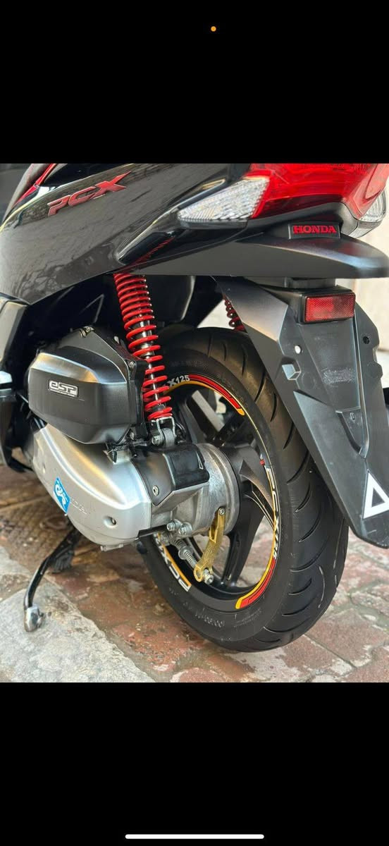 PCX جيل الثاني ياباني 
السعر 12 ورقه ونص وبيها مجال قليل 
ستان كهربا اوتو ستوب بدون اي نواقص كامله فقط خيط تبخير كلش قليل . مكانها بغداد الكاظميه للاستفسار فقط
واتساب : ***********
