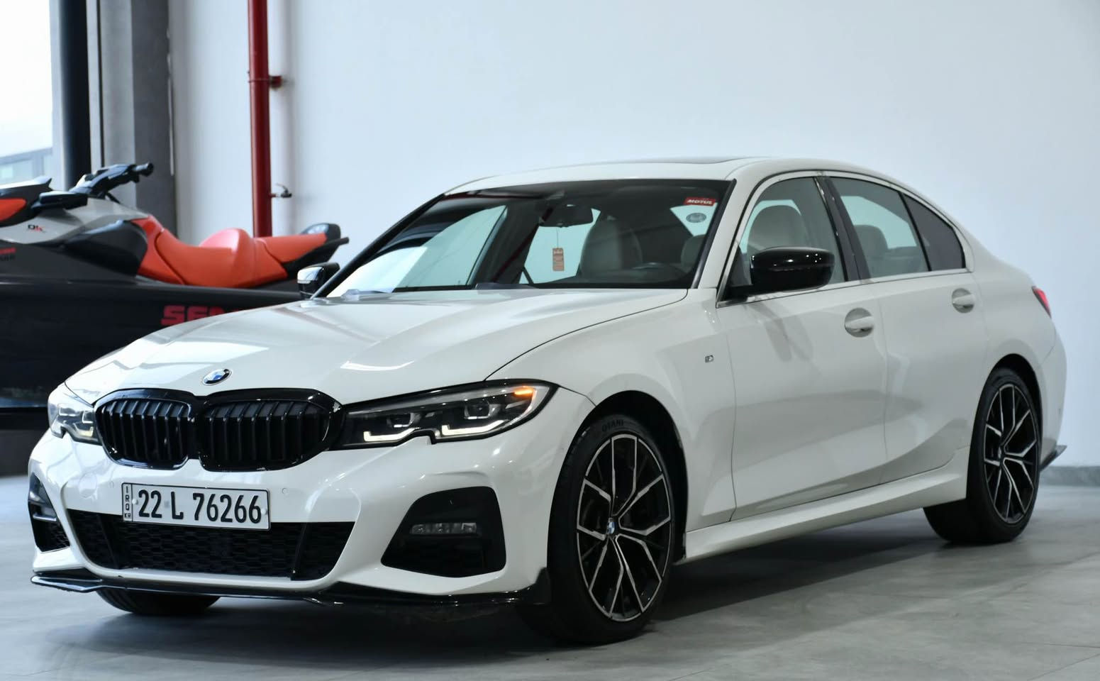 موديل 2021 - الشكل القديم BMW 330i
• داخلية بيضاء بلادي
• دفع خلفي RWD
• ماشية 60,000 ميل
• مكينة + كير شرط
• شاشة كبيرة + عدادات إلكترونية
• فول تحكمات
• ستيرن هيتر )
• ستيرن راجع سست
• ضررها كلش بسيط جاملغ تبديل + حافة البوند فقط تعديل 
• بدون قطرة صبغ بدون دواخل ايرباك ستيرن وراجع سستم 
• عليها إضافات: ديفيوزر + حلوك صالنصات
• عليها ويالة M
***********واتساب أربيل, العراق
