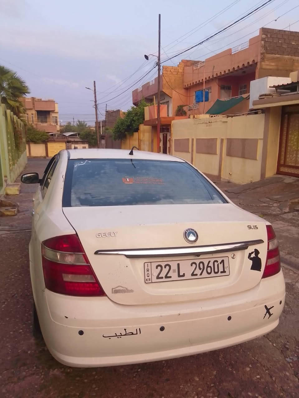 السلام عليكم 
/سيارة جيلي موبل/2013
محرك 1500/كير عادي
  تبريد تدفئه شغل شرط 
كامره حساسات خلفي 
بيه بس بارد وتكحيل 
داخل رصاصي 
 رقم السيارة اربيل تحول شرط
رقم الهاتف ***********
السعر 60 وبي مجال 
مكان موصل الجانب الأيمن
