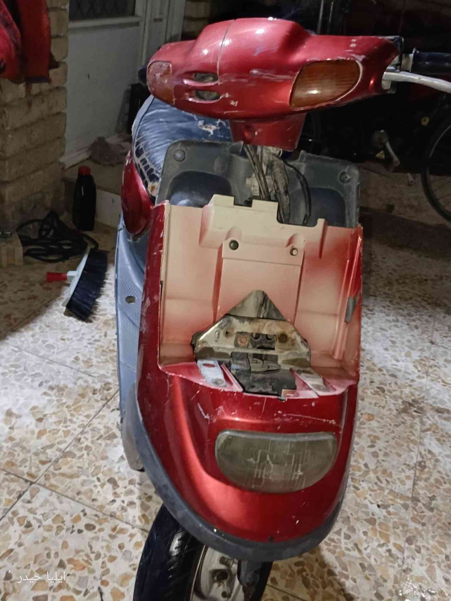 بطه منغولي محرك نضيف شاصي نضيف 
دراجه خير من الله 
سعر 200 
مكان كربلاء الامن الداخلي 
فقط كهربائيات مايشتغلن اضويه وشاير 
كهربائيات يرادلها ترتيب وباتري

نص مكتوب في الصور:
- ایلیا حیدر
- ايليا حيدر