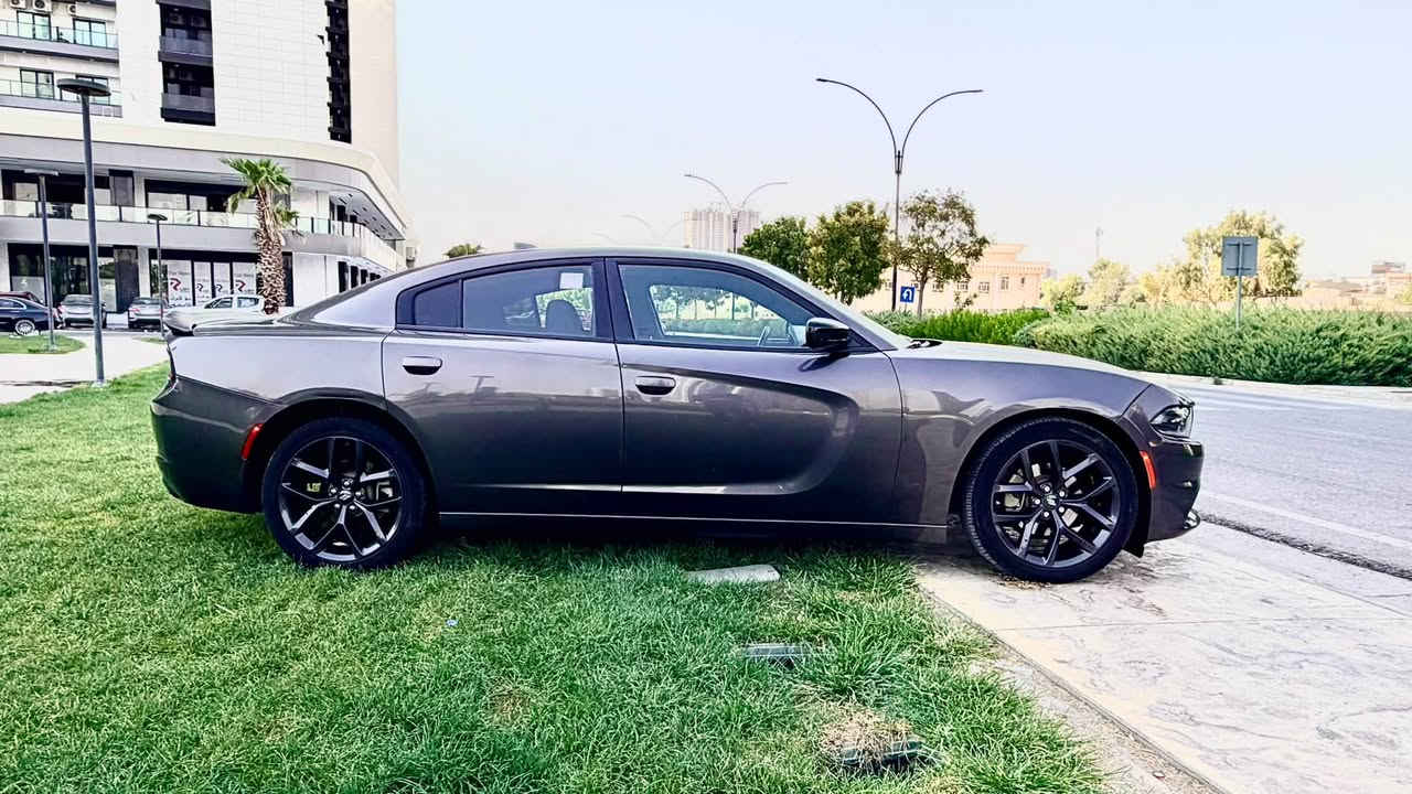 السلام عليكم
جارجر 2023
SXT
السعر 235$ وبيها مجال 
ضرر موضح بالصور 
بونيد تبديل بلاد بدون صبغ 
جاملغ يمين تعديل بارد 
بدون دواخل بدون ايرباك 
مكان السياره اربيل 
ترقيم جديد هزه وفحص كله جديد 
***********
