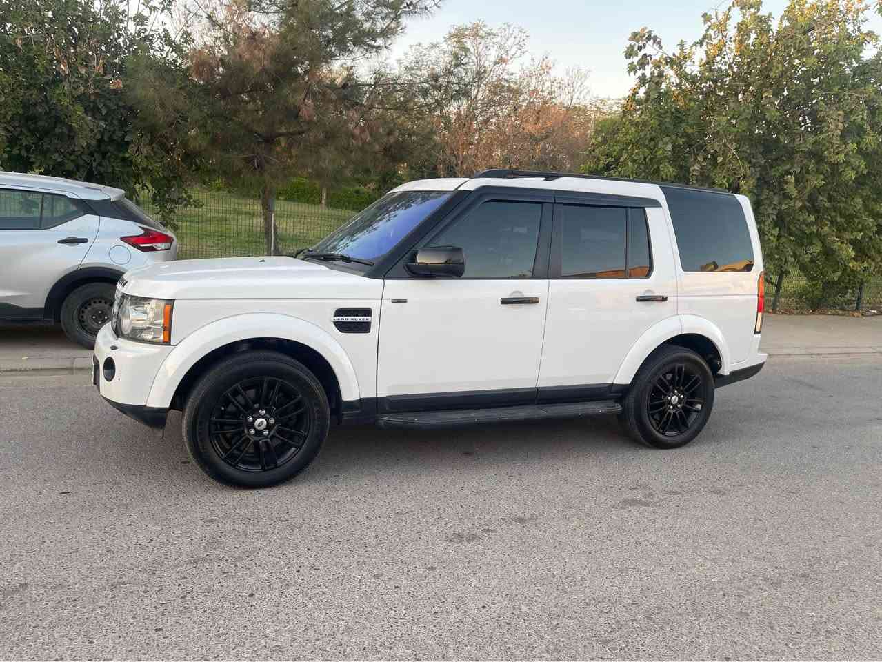 7000 $ Land Rover discovery 4. Tebeenee froshtni bo yakek passporte baritannia habe. Sayaraka be 3ayba. Da3mi nya. Bwayeghi nya. Bo zanyari zyatr, ***********. أربيل, العراق
