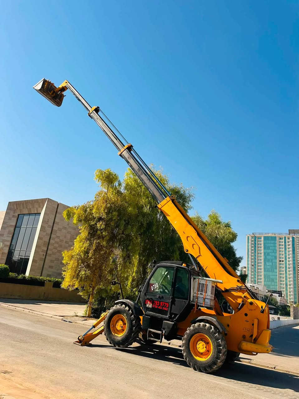 للبيع: شفل JCB سلايت موديل 2002
17متر
: كير، اكسل، ومكينة كلو شرط الفحص والمكانيك.
 الأوراق والتسجيل: شرط التحويل فوراً (العنوان: أربيل).
 حالة المعدة: الشفل جوه شغل، ينزل للعمل مباشرة بدون ما تحط عليه دينار واحد.
 السعر: سعر مناسب ومراعاة حلوة للشراي الجاد.
📞 للتواصل والاستفسار: *********** 
ملاحظة: رحمة لأبويكم، الاتصال بس للشراي والجاد.. المو شراي يرحم بوالديه لا يتصل ويتعبنا.
