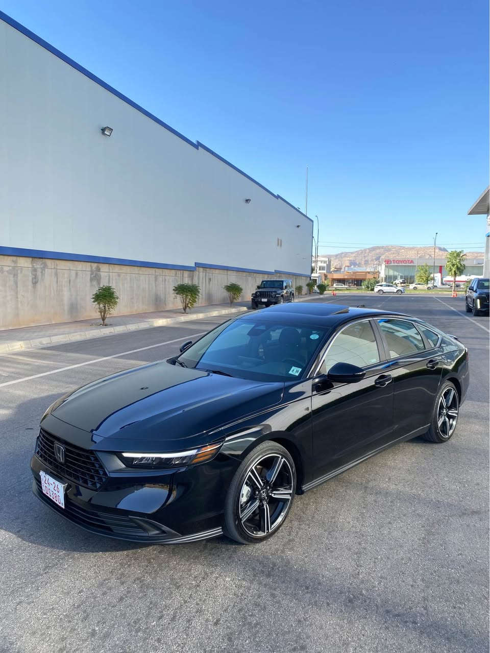 Honda Accord Sport Hybrid 2025
 
المحرك والأداء

* محرك بنزين 2.0 لتر، 4 سلندر
* نظام هايبرد Honda
* قوة المحرك البنزين 146 حصان
* القوة الإجمالية للنظام الهجين حوالي 204 حصان
* ناقل حركة إلكتروني e-CVT
* دفع أمامي FWD
* تشغيل هادئ واقتصادي جداً بالوقود

المواصفات والتجهيزات

* جنوط رياضية 19 إنش
* تصميم Sport رياضي
* شاشة وسطية 12.3 إنش
* تشغيل بصمة/زر
* تشغيل عن بُعد
* تكييف أوتوماتيك ثنائي المناطق
* كراسي أمامية مدفأة
* مقعد سائق كهربائي
* كاميرا خلفية
* حساسات ومساعدات قيادة Honda Sensing
* مثبت سرعة متكيف
* نظام المحافظة على المسار
* تحذير مغادرة المسار
* نظام الفرملة لتفادي الاصطدام
* تحذير اصطدام أمامي
* أنظمة أمان متعددة
* 8 وسائد هوائية
* إضاءة LED
* تحكم بالمقود
* نظام صوتي متعدد السماعات
* دخول بدون مفتاح

سيارة ب سعر بلاش بلاش 
ماشية ٢٧ الف كيلومتر فقط 
لون أسود القطران مكفولة من گير-محرك-كهربائيات
ضررها ٣ قطع و نص صبغ البجم كبس خلفية هم كبس بدون نقطة دواخل ارباكات فقط دكمة 
ب سعر بلاشش بلاشش 
سعرها 178$ ورقـــة و مجال 🔥
للأستفسار اتصل على هذا الرقم 
كورك-واتساب 
*********** سميل, دهوك
