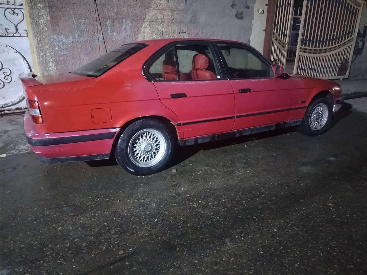 السلام عليكم
للبيع bmw 535i موديل 91
سيارة مال تعمير
كير ومكينه كفاله عامه
مكينه مفتوح 3500 بلاد صافية
صدرها جديد
الكشر بدون خياس بس يرادلها ترتيب
مكاني بغداد ***********
رايدها ب35 وبيها مجال
