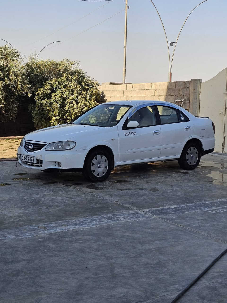 السلام عليكم اخوان توجد سني ٢٠١٠ بيها بعض الملاحضات سياره حلوه مال جناي محرك اسود كير عادي سياره خير من الله رقم الانبار جديد صاحبها بحديثه تحويل مباشر محرك وكير وصدر كله بشرط  //////سعر   ٩٥   وبي مجال ويرهم مراوس على بيكم نضيف مكاني حديثه هاتف ***********
