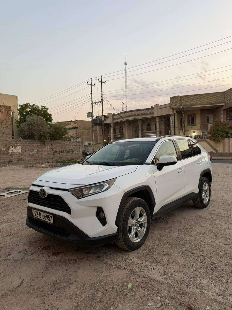 � للبيع | Toyota RAV4 XLE 2019 🚨
🔥 تويوتا RAV4 XLE موديل 2019 — أمريكي
سيارة نظيفة ومرتبة جداً، ومواصفاتها مرغوبة 👌

🇺🇸 وارد أمريكي – مواصفات أمريكي
⭐ فئة XLE
☀️ سقف بانوراما
📡 سونار موجود بالسيارة
🛣️ ماشية 147 ألف كم
⚙️ گير أوتوماتيك
🔘 تشغيل بصمة/زر
🪑 كراسي مريحة مع كرسي سائق كهربائي
❄️ تكييف أوتوماتيك
📱 شاشة وسطية
🎵 بلوتوث ووسائط متعددة
🛞 جنوط ألمنيوم أصلية
💡 إضاءة LED
🛡️ أنظمة أمان Toyota Safety Sense
🚗 مثبت سرعة متكيف
⚠️ تنبيه ومساعدة المسار
💥 نظام تحذير من الاصطدام الأمامي
🔦 تحكم عالي واطي أوتوماتيكي
🔧 الدعامية الأمامية مبدلة
✅ بدون حادث
✨ نظيفة حيل وحالتها ممتازة

📍 أرقام أربيل
🔍 الفحص متاح

🔥 RAV4 XLE + بانوراما + سونار + مواصفات أمريكي +
للتواصل ***********
السعر ١٩٠
