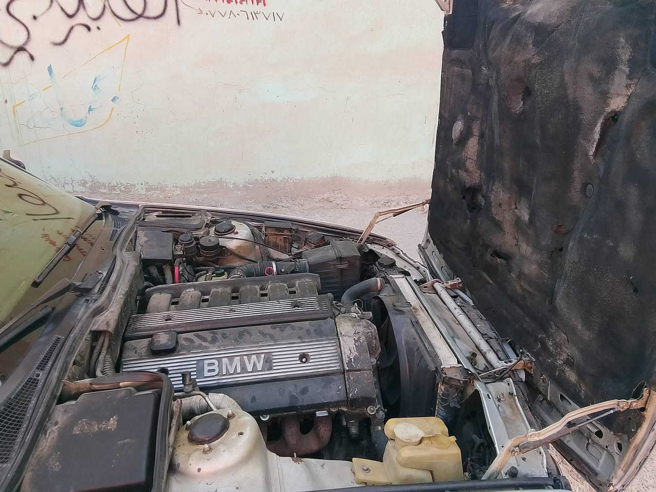 السلام وعليكم بي ام للبيع موديل 94 سياره كلهى شرط جديد تبريدمكينه كبس توماتيك سنويه ورقم جديد وهزه جديد بسمي شرط وكاله وتحويل بيها كابون بنزين تراي وين مايعجبك السعر 62 بيها مجال بياع متوازي علا بيعتها اتصال ***********/كورك ***********
