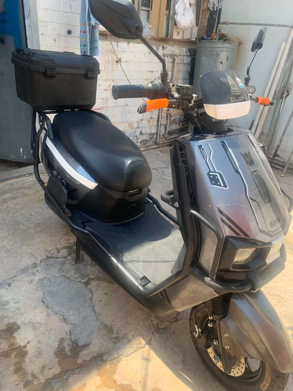 ماطور شحن للبيع

شركة كولدن 680

لون سلفر 

6 بطاريات يقرن 10 ونظيفات

أي نقص مابي

نظيف مثل مموضح بالصور وبعد احسن 

السعر550 متوازي عل بيعتة 

العنوان الرمادي حي البكر قرب النادي الملكي

للاستفسار الإتصال عالرقم وتدلل ***********
