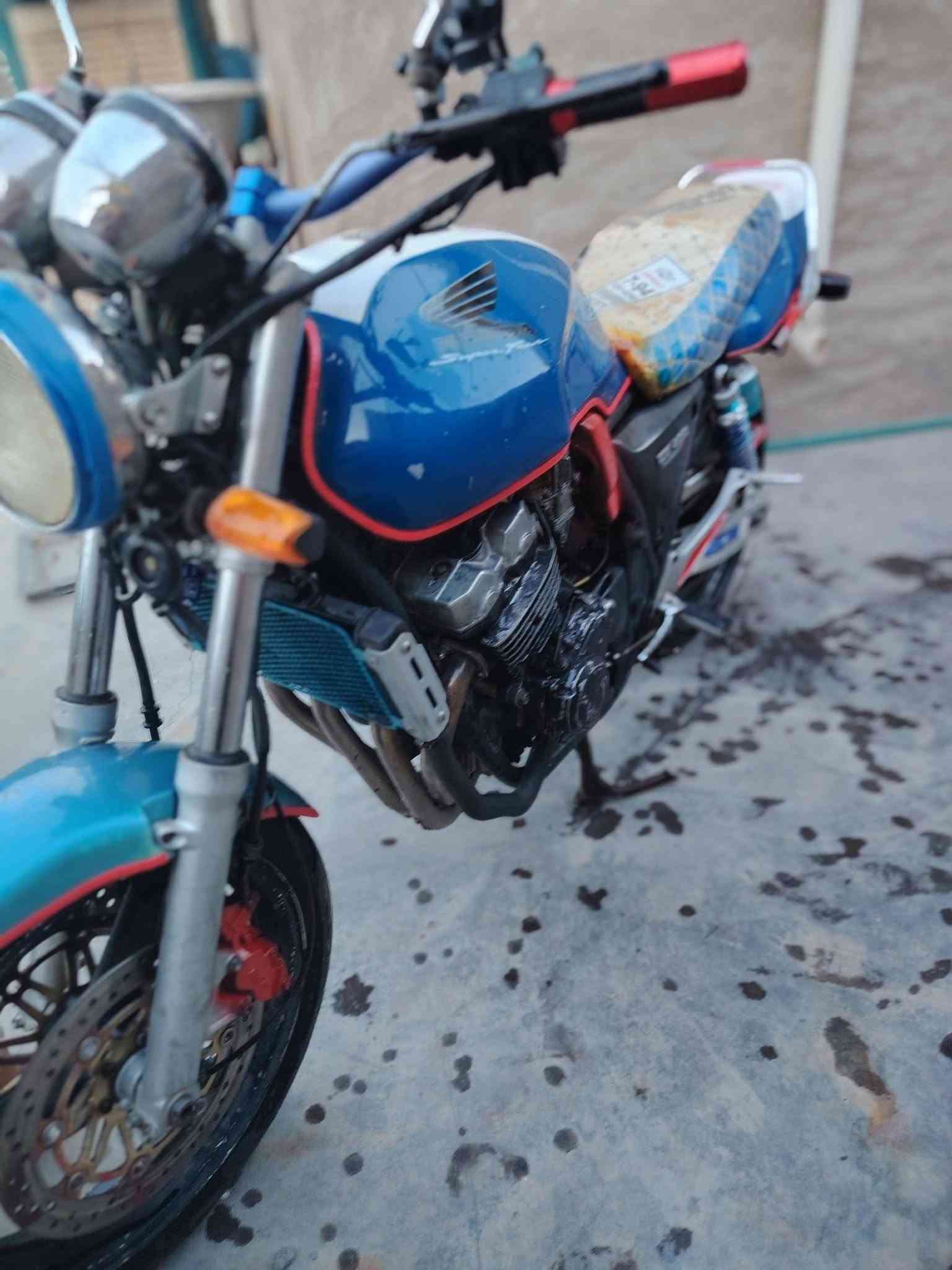 سيبي فور • ٤٠٠ • جيل اول