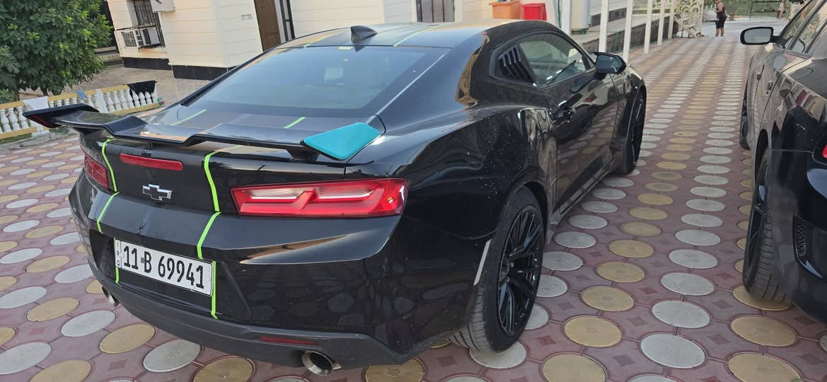 كمارو 2017 نسخه ففتي 
محرك 6 سلندر 3600.كير عادي 7 سرعات
دعامية ZL1.بنيد ZL1.
 تخم ويل جديد اصلي ZL1.
سقف كنتارة جناح  الشكل الجديدZL1.
دواخل جلد اخضر فسوري درجة اولى 
لدات داخلية متغيرة .
حدادية السيارة بالجيس كل اجزاء الصدر جديدة .
ملاحظة/ السيارة مصروف عليه كلش هواية مسويله ادامة كاملة للمحرك والكير و الكهربائيات ومنظومة التبريد  وعلية تخم تاير جديد و تخم دسكات جديد السيارة جاهزة من جميع النواحي مابيه اي مصرف  
الحادث/ جاملغ امامي ايسر جهة السايق مبدل نفس الون و البنيد محدث ZL1 مثل ماذكرت فوك  .
السيارة رقم بغداد الجديد بأسمي تحويل ثاني يوم .العنوان بغداد حي الامين سعر البيع 105 مجال بسيط جدآ 
الشراي يتصل 
او يراسلني واتساب *********** بغداد, العراق
