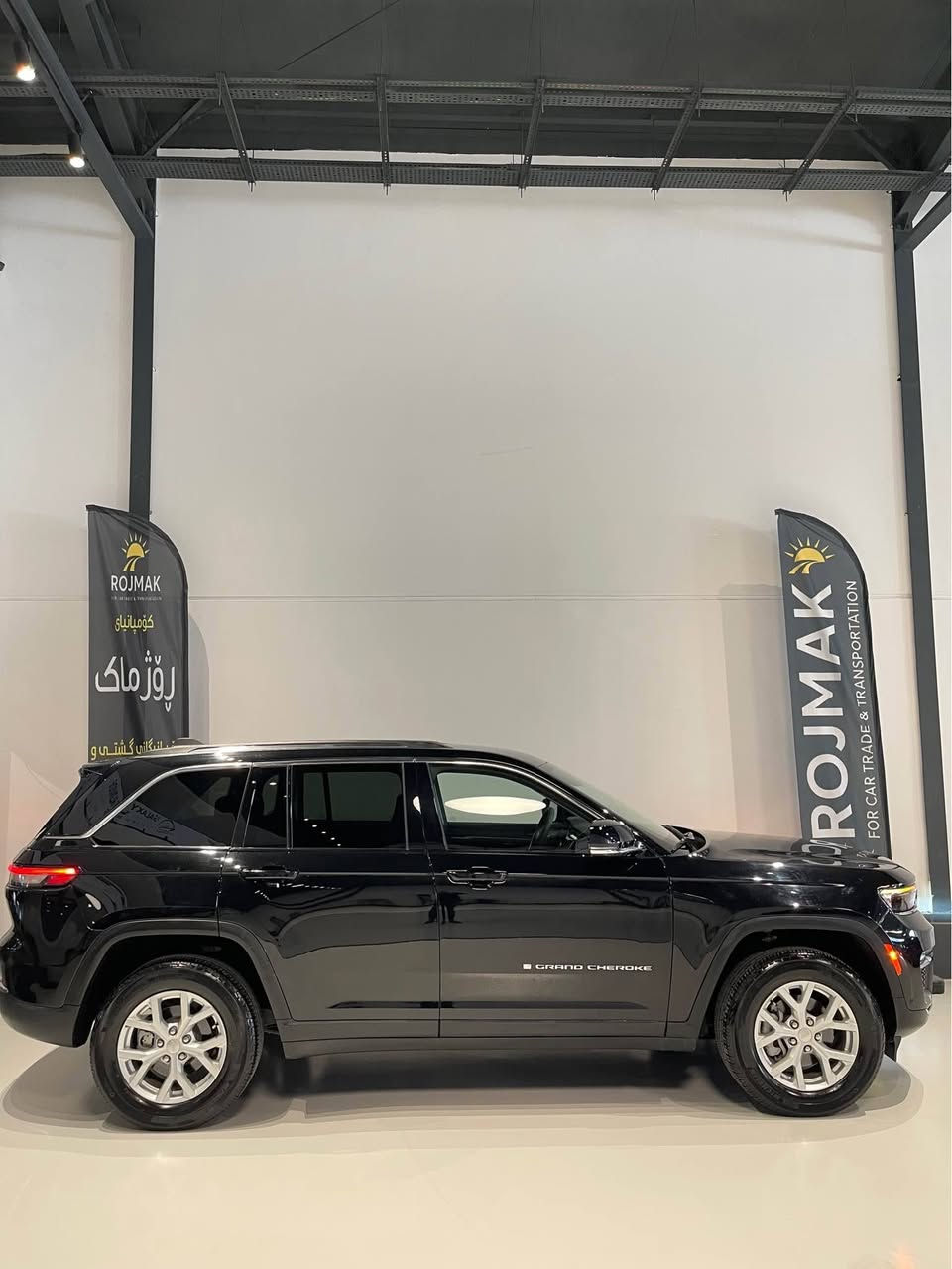 jeep grand cheroke 2024 limited 
دوو پارچەی بۆیاخە -بێ ناو گرتن 
ئێرباگیشی نەتەقیوە - زۆر زۆر تازەیە 
١٦ هەزار مایل ڕۆشتووە - سەیارەکە بێ دەبڵ ئەکسلە 
فوول مواصفات بەس پانۆراما نیە - ڕەقەم کاتیە 
گێڕ و مەکینە و کارەبایی بەشەرت - شوێن سلێمانی

1C4RJGBG1RC709491

***********
*********** 

جیب کراند شیروکی لمتد مودیل ٢٠٢٤ مواصفات لمتد
 قطعطین صبوغ ( بونیت و جاملخ ) بدون دواخل 
بدون ارباک ( ما طاک ارباک) — ماشیە ١٦ الف میل 
جدید جدید سیارە بدون دبل اکسل— 
فول فول مواصفات بس مو بانوراما — رقم کاتیە 
مکان سیارە سلیمانیە شرکە روجماک 

1C4RJGBG1RC709491

***********
*********** السليمانية, العراق
