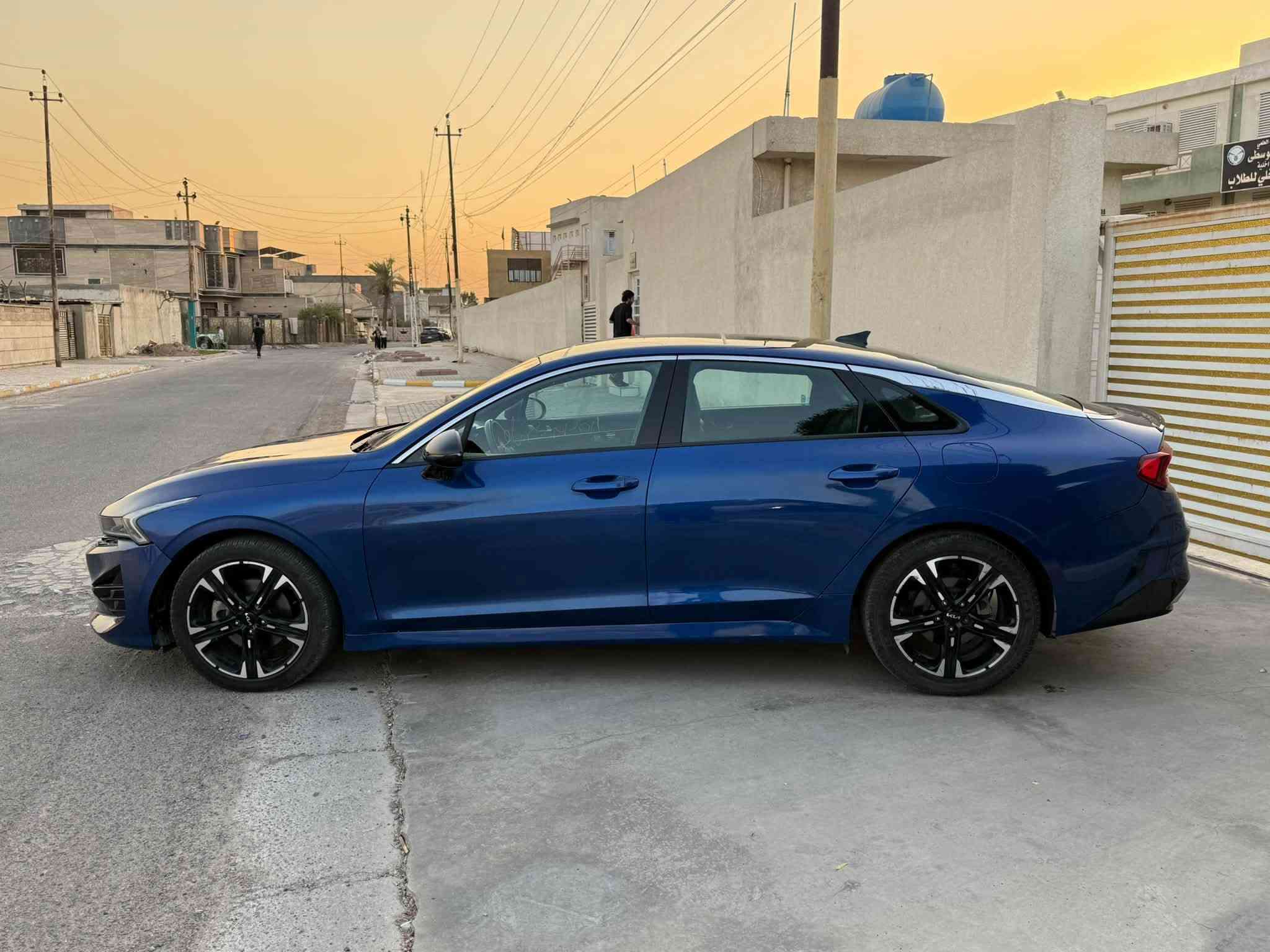 السلام عليكم  K5 2024
وارد امريكي
بدون ارقام دخول جديد منفيس بسمي 
محرك 2500 GDI 
تبديل جاملغ فقط بدون دواخل 
مواصفات اكس لاين فول للخير 
سعر 145
العنوان بغداد الزعفراني 
الاتصال ***********
