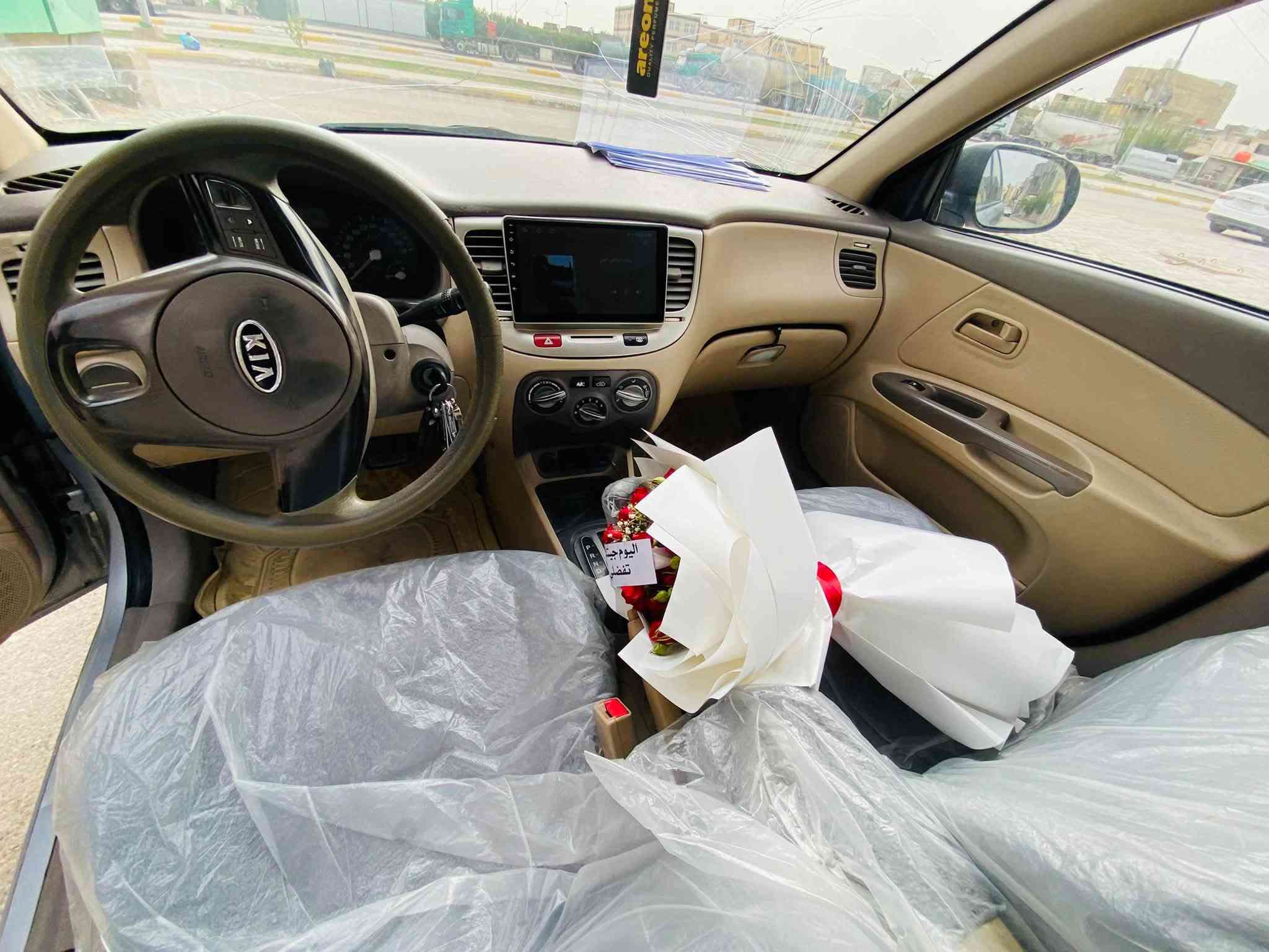 السلام عليكم 
للبيع كيا ريو 
مديل 2012
مكينة ١٦٠٠
تبريد ثلج ❄️ السيارة بيها بارد فقط جاملخين الاماميات وباب السايق كير مكينه خير من الله   والباقي شوف العين 
سنويتها ساقطه بأسمي 
السعر ٧٠ وبيها مجال الاتصال ***********
