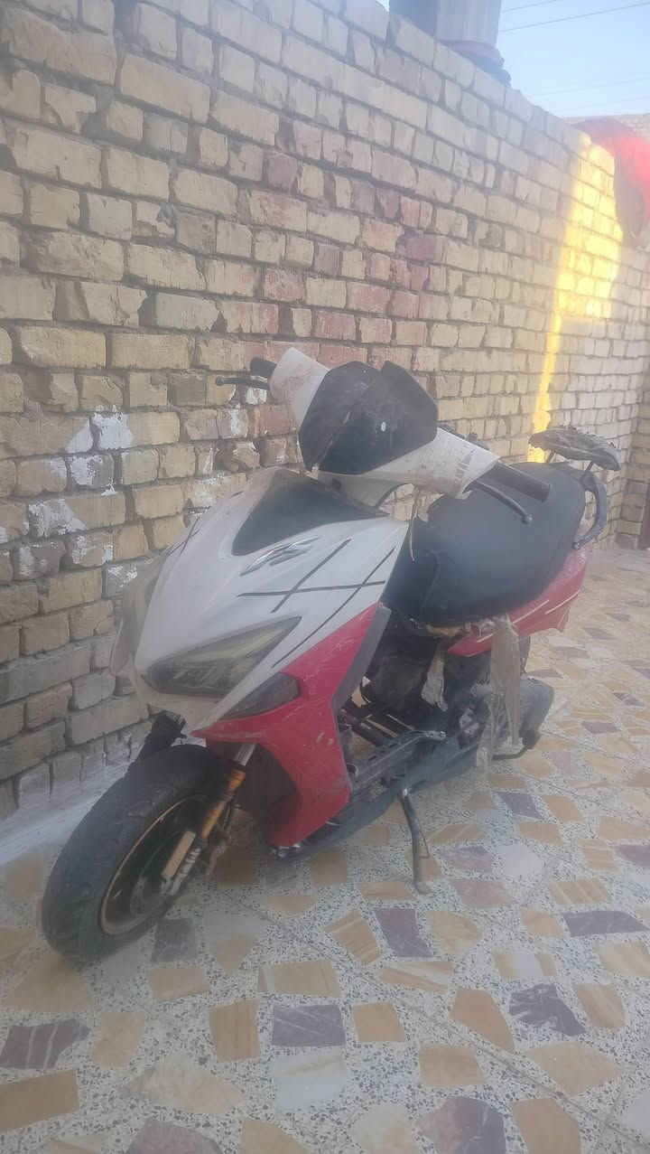 ب100 و  كلشي بيها جديد ع الوكاله ما مبدل بس الباتري وجديد وتحتاج تجفيت وما مجفته قبل ‏‪***********‬‏
